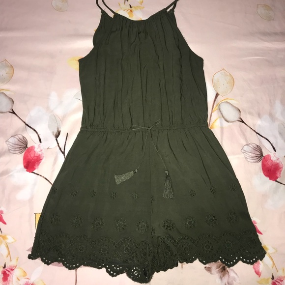 Green romper - Picture 1 of 4